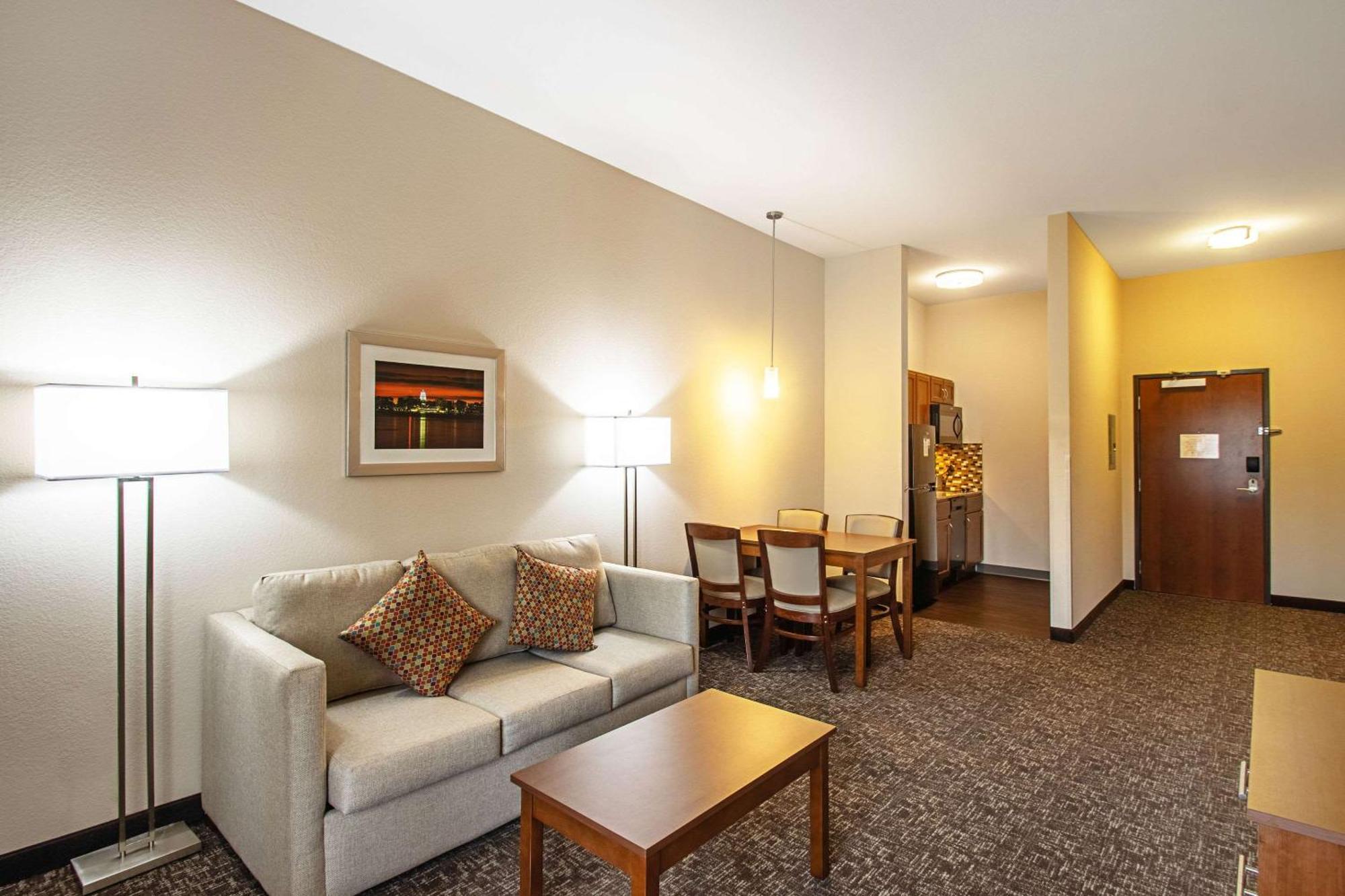เมนสเตย์ สวีท เอ็กซ์เท็นด์ สเตย์ โฮเต็ล เมดิสัน อีสต์ Hotel ภายนอก รูปภาพ
